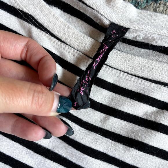 Betsy Johnson Black & White Striped Gold Lightning Bolt Long Sleeve Top - Size S - Picture 5 of 8